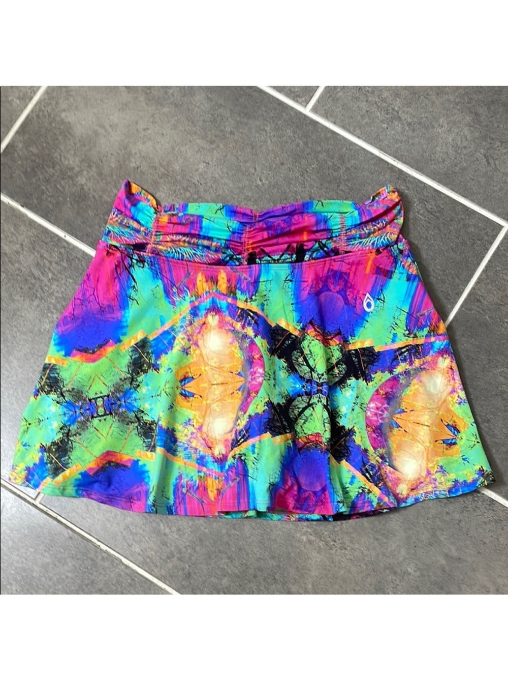 dona Jo Surreal 15” Skirt/Skort size 2/Large